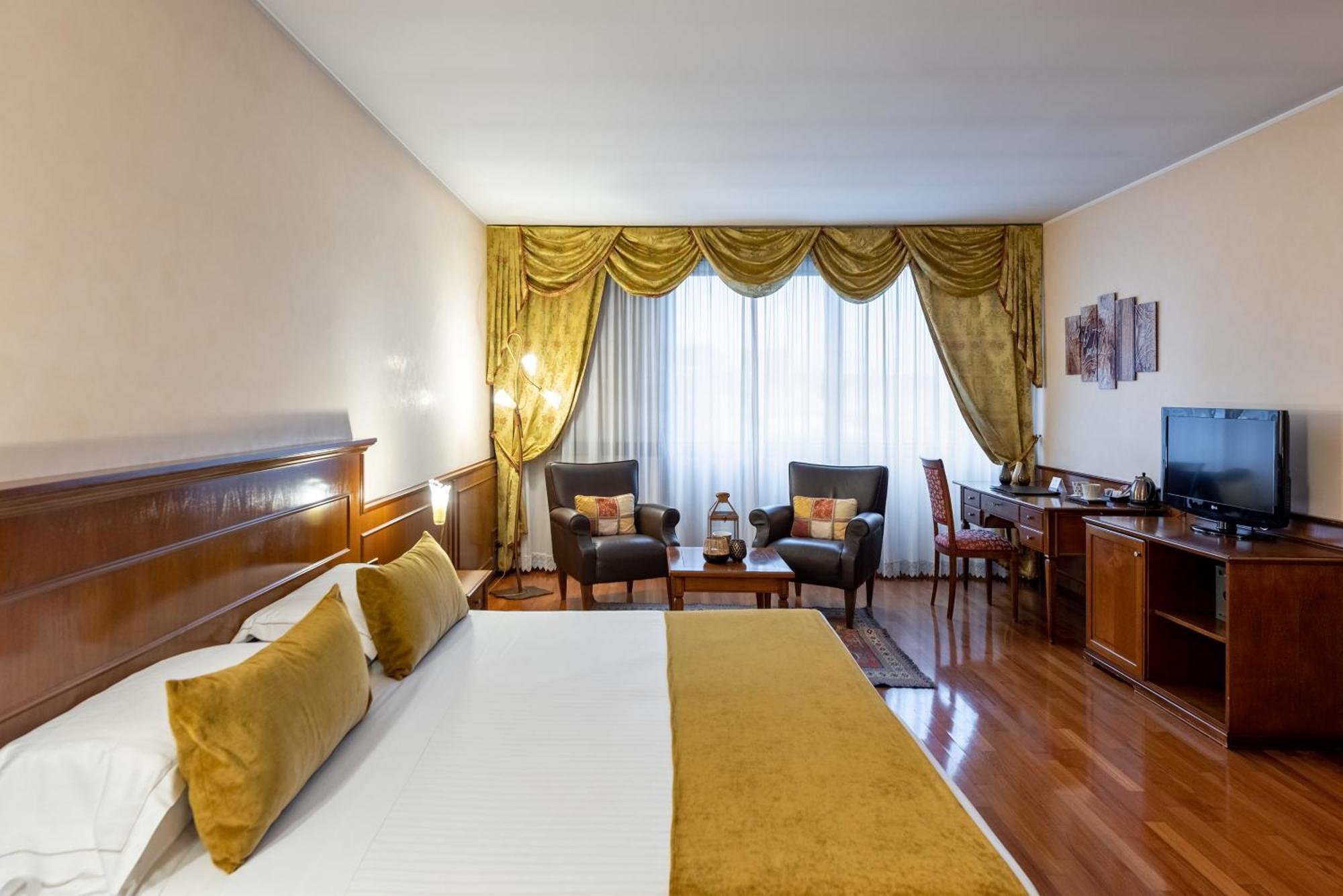 Junior Suite Spa Bath